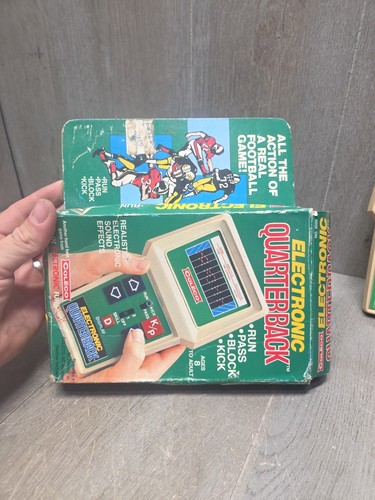 COLECO ELECTRONIC QUARTERBACK VINTAGE 1978 HANDHELD GAME W/ BOX - Picture 2 of 6