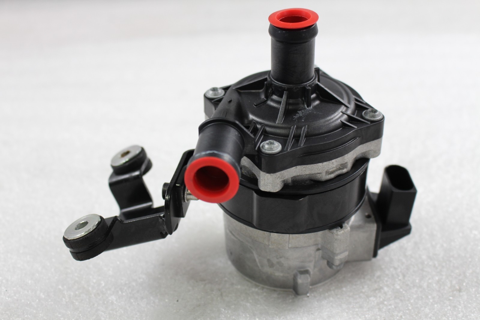 Ferrari 296 GTB Water pump P/N 908587