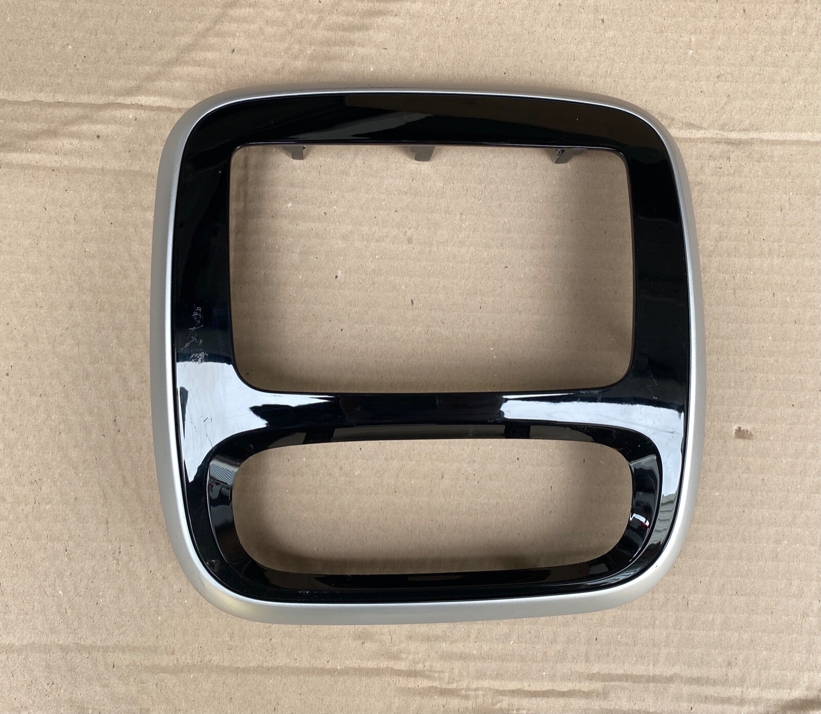 Front Central Interior-Front Table Car Renault Trafic 3 III  