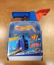 Hot Wheels Display Launcher & Storage Case, 2 Cars Included   E15A