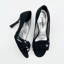 Chanel Vintage Karl Lagerfeld Y2K Grosgrain Bow Pearl CC Peep Toe Heels EU 37