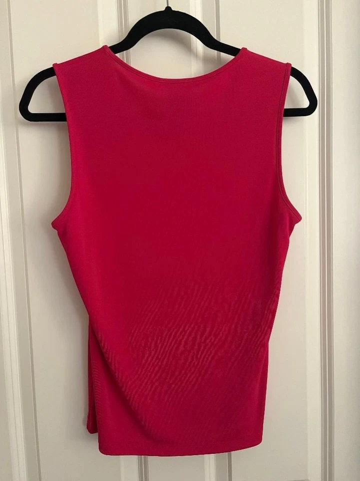 Camiseta sin mangas The Limited talla M rosa oscuro sin mangas cuello redondo mezcla de rayón nueva sin etiquetas EE. UU. Foto 2 de 3