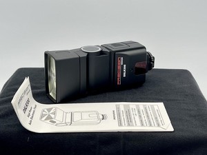 DLSR300 Universal High Power Auto Flash with Zoom/Bounce/Swivel, Broad Fitment