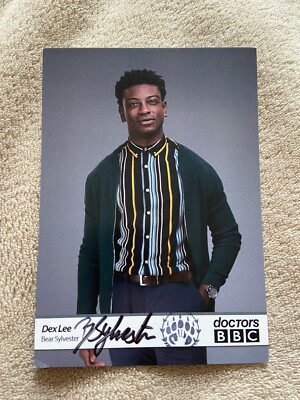 DEX LEE - BEAR SYLVESTER - (ÄRZTE) HANDSIGNIERTE BBC CAST KARTE