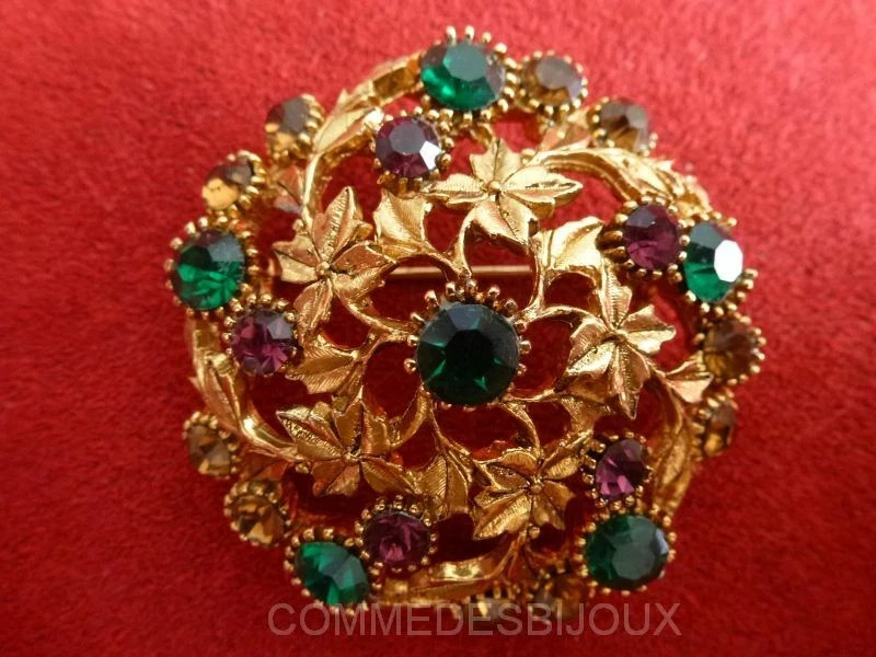 Broche SPHINX néo-classique dorée, le cadeau vintage idéal pour les amoureuses de mode