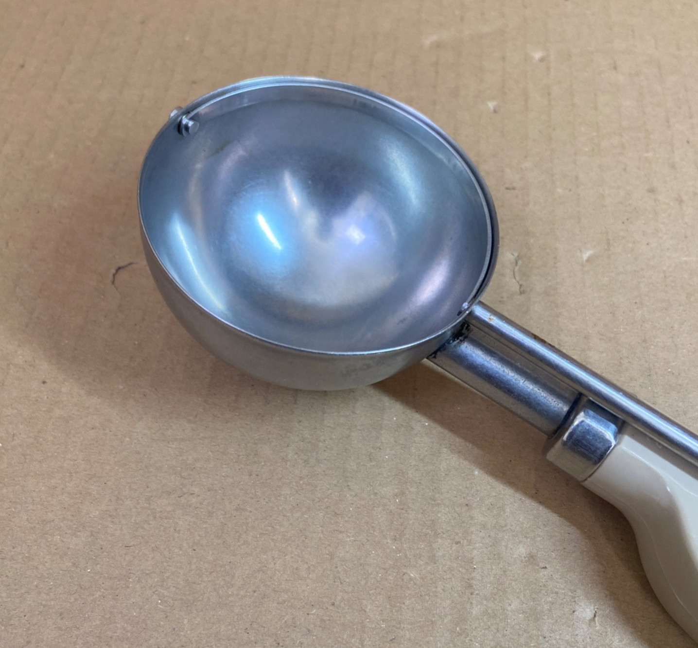 Rubbermaid 7400 Ice Cream Scoop Squeeze Handle Vintage