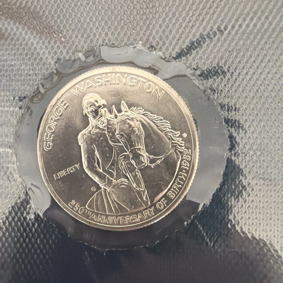 Uncirculated 1732-1982- George Washington Silver Commemorative Half Dollar Coin - Image 2 of 4