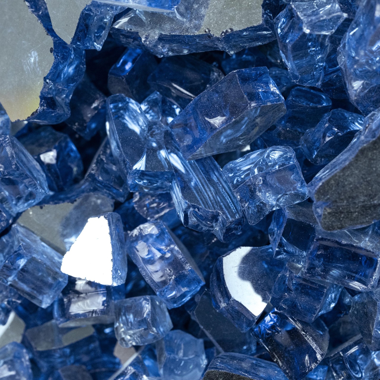 MSI Sapphire Blue 1/4" Reflective Tempered Fire Glass Rocks 20lb Propane/Gas