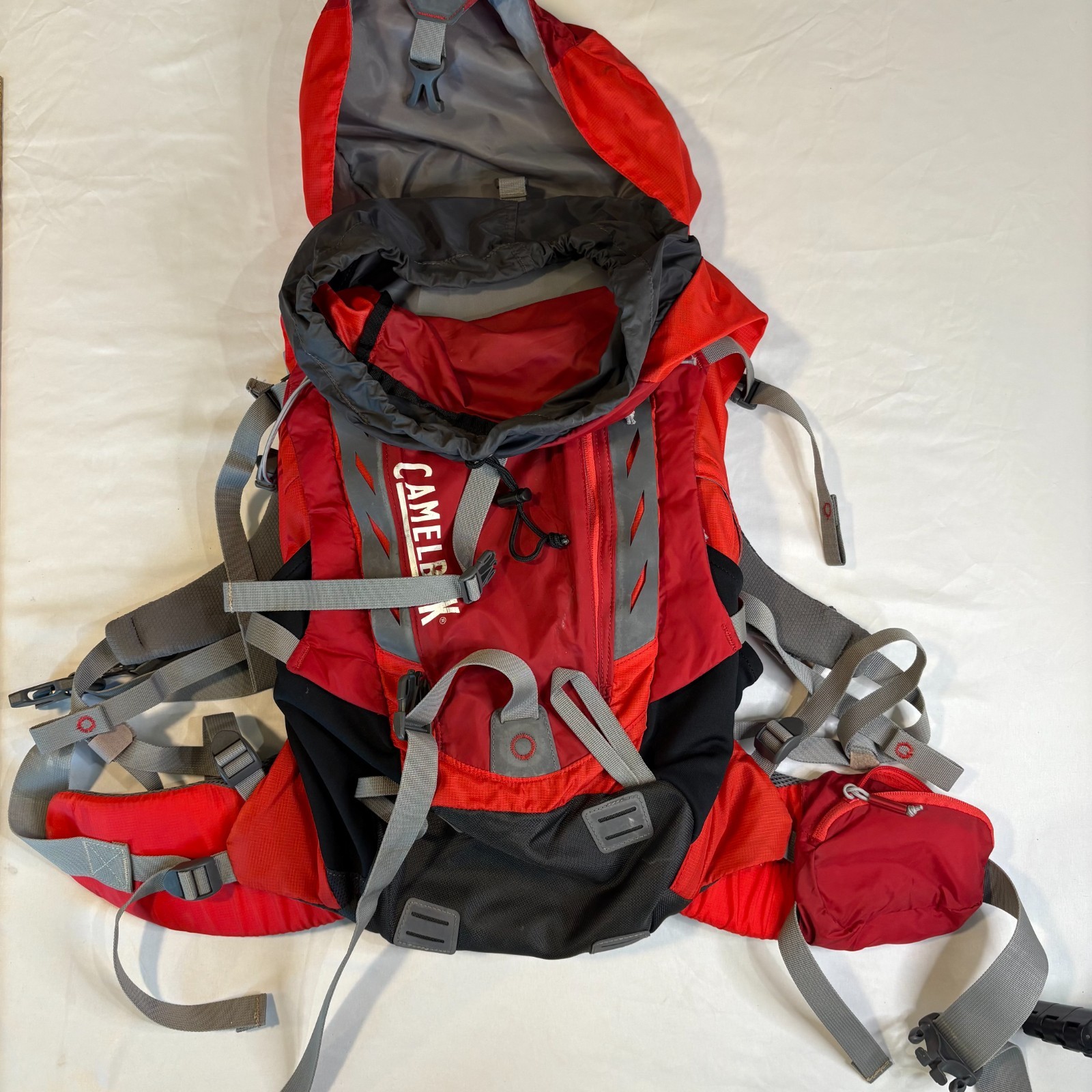 CamelBak Vantage 35L Hydration Backpack Red Hiking Pack Frame Support Outdoor