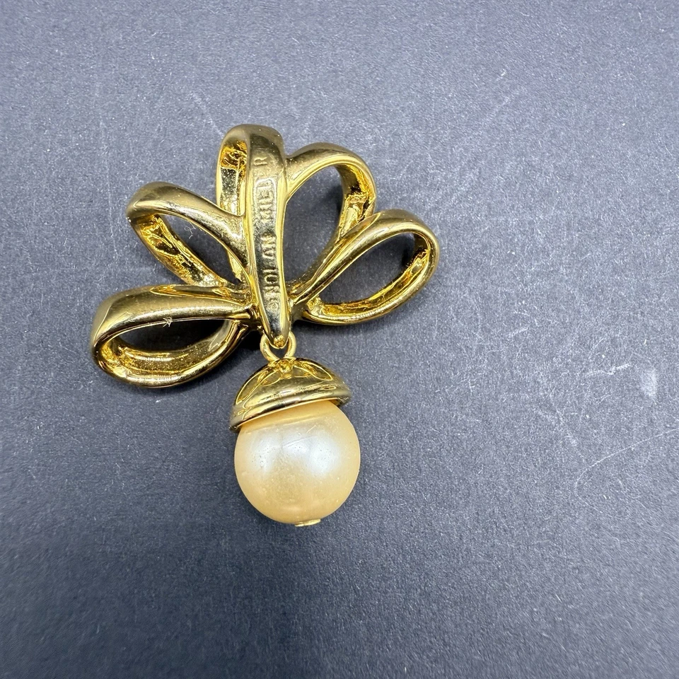 Colgante Vintage Nolan Miller Tono Dorado Arco Imitación Perla Gota Elegante Clásico Foto 2 de 4