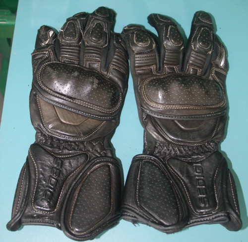 SEDICI MEDIUM BLACK LEATHER PADDED MOTORCYCLE GLOVES  KNUCKLE  GUARDS