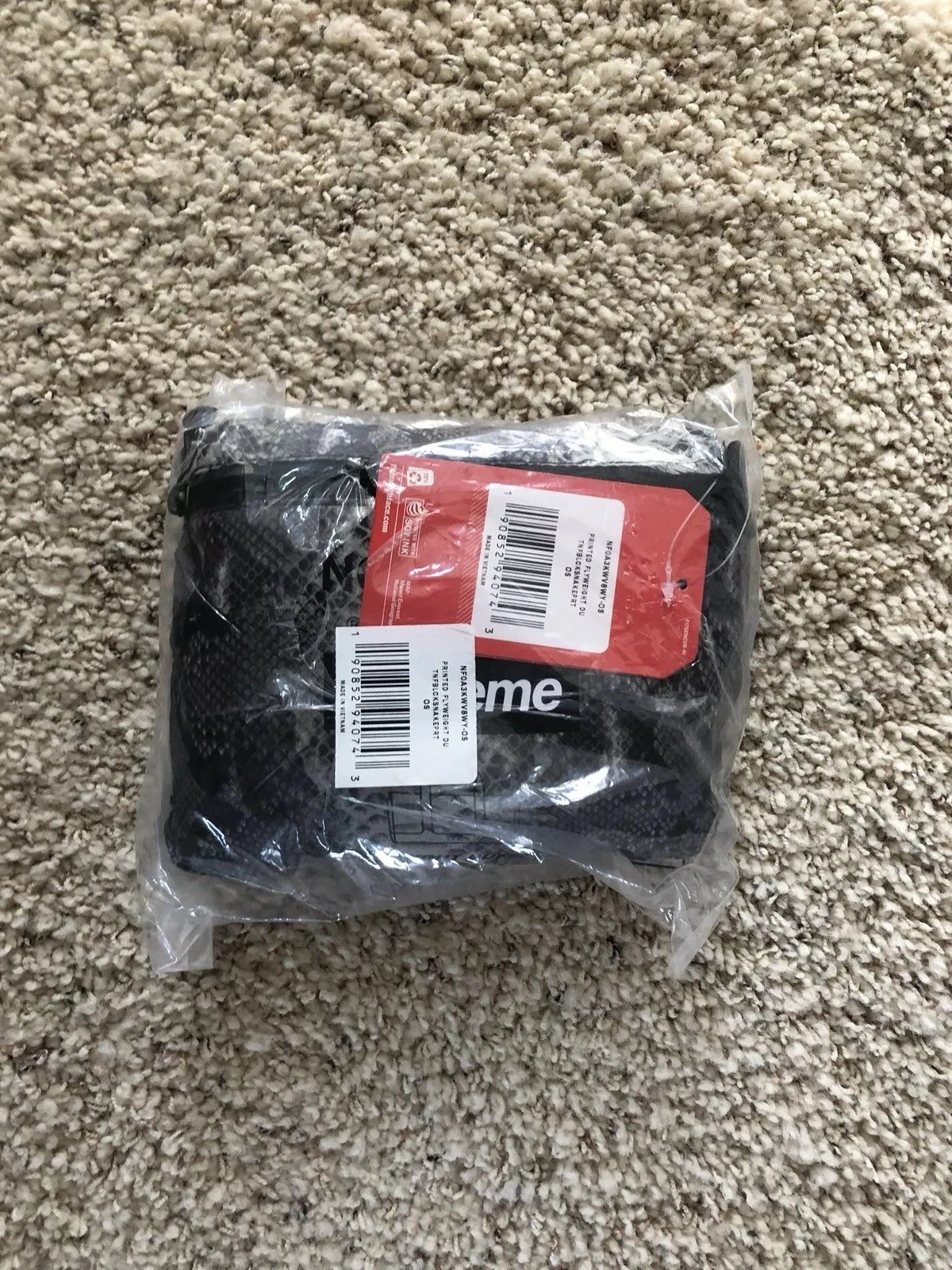 Sac de sport poids mouche en peau de serpent Supreme The North Face noir SS18 flambant neuf