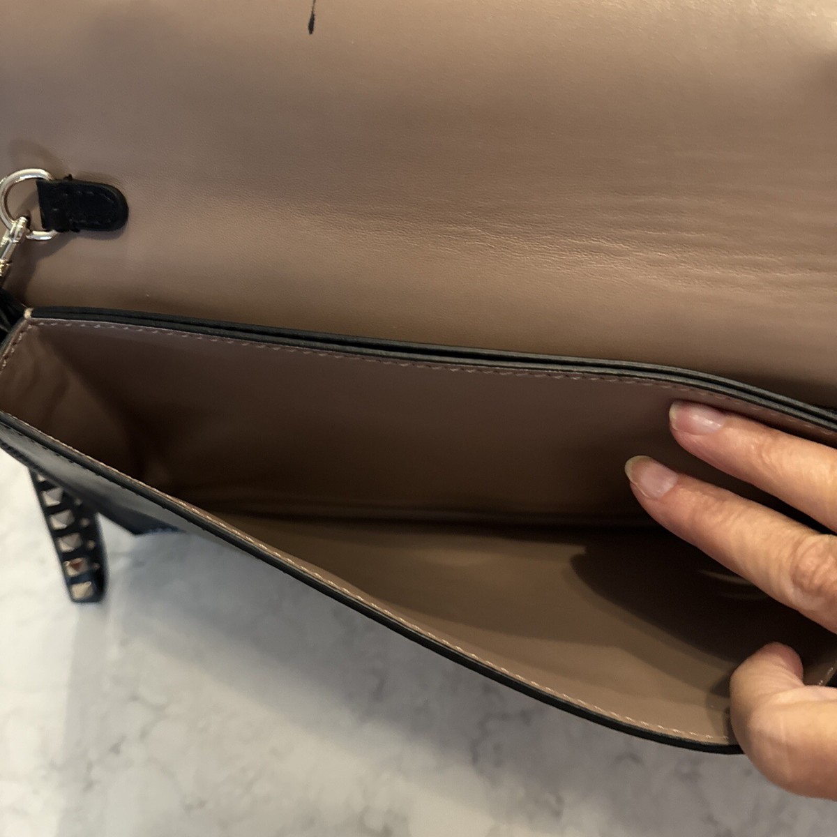 3/19出品終了！VALENTINO スタッズ付き黒ダッフルコート 23AW NEW】VALENTINO_men / ロックスタッズ付きトレンチコート