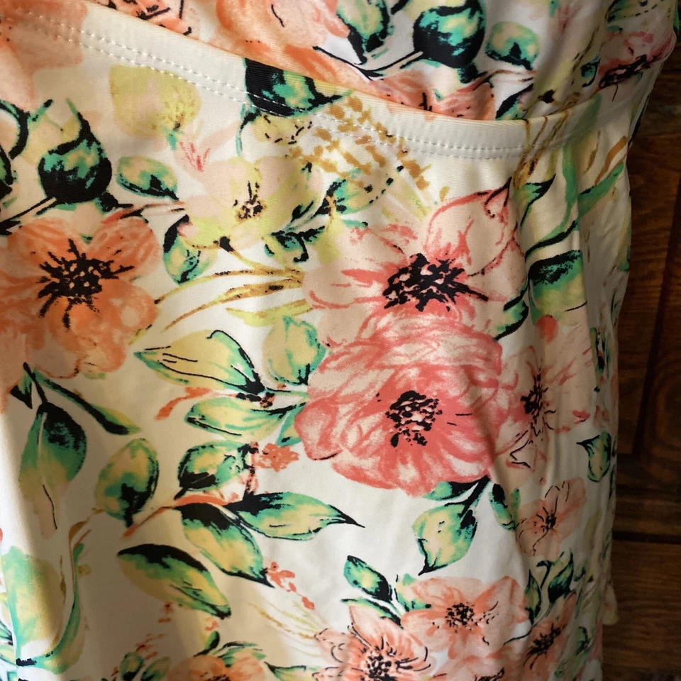 AVA & VIV Cross Front w/ Built in Bra, Halter Strap Tie, Tankini Swim TOP,  24W - Image 4 of 4