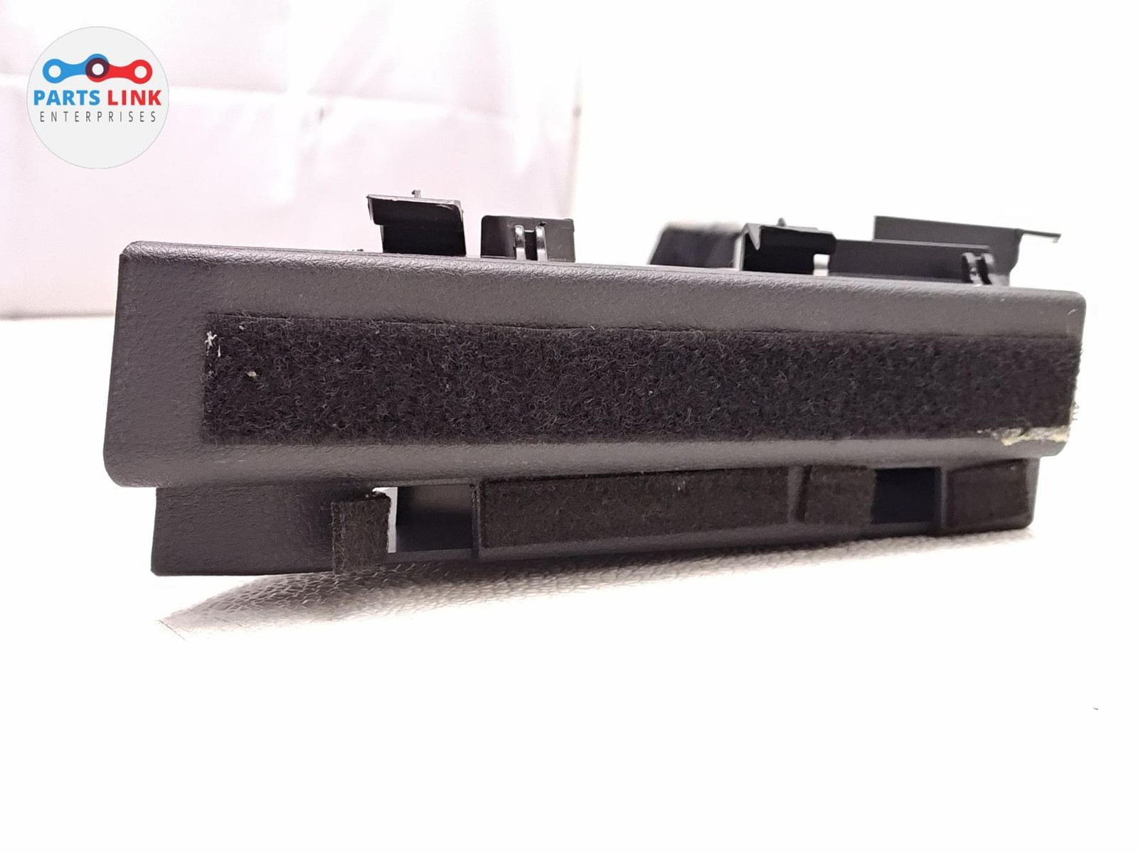 2016-20 BENTLEY BENTAYGA REAR RIGHT QUARTER BRACKET SEAT TRIM PANEL SHELF 636