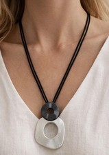 Statement Kette 85 cm schwarz – Damen Halskette Lang – großer Anhänger 8x6 cm