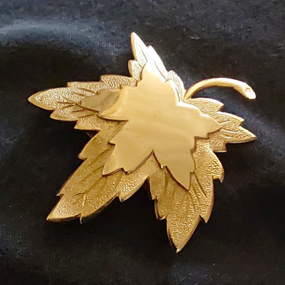 Monet Signed Gold Tone Leaf Brooch Pin Metal, Nature Theme, No Stone