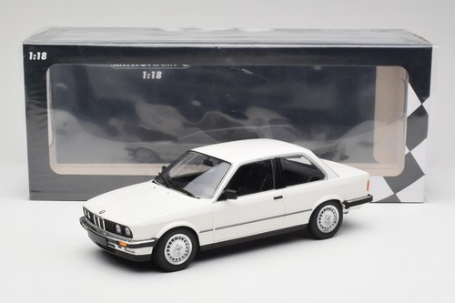 155026005 BMW 323i E21 White Minichamps 1/18 - Foto 6 di 6