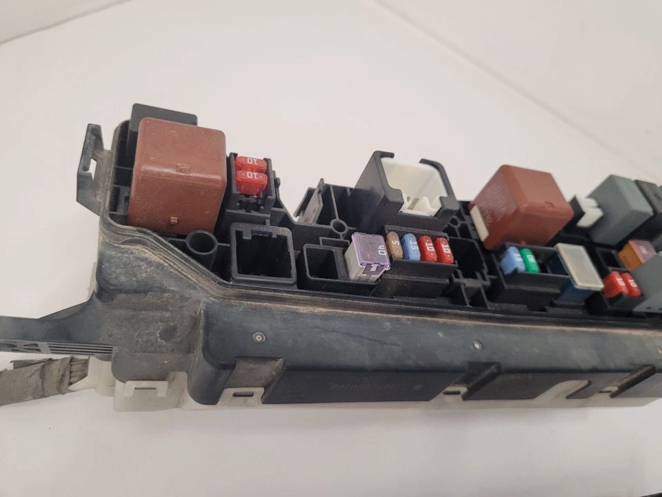 2003-2004 TOYOTA COROLLA Fuse Box Engine 8274102040 - Image 4 of 4
