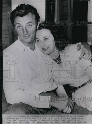 1949 Robert Mitchum His Wife After He Returned Home From Jail 9X7 Wirephoto