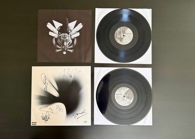 Linkin Park (w/ Chester Bennington) ~  signed A Thousand Suns vinyl PSA DNA