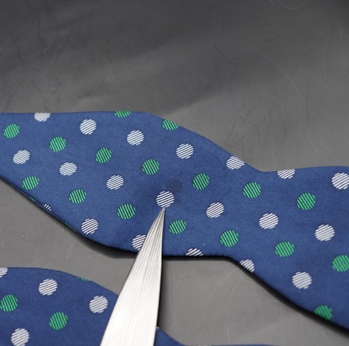 Pajarita BEAU TIES Ltd a lunares verde marino para hombre 100 % seda hecha en EE. UU. - Imagen 4 de 5