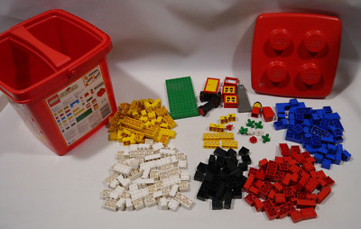 LEGO   System 1881 basic Bausteine  im roten Eimer- Steine vollständig