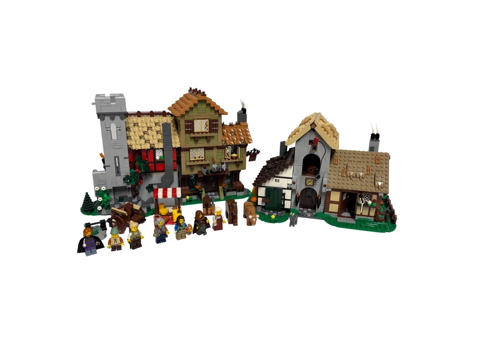 LEGO Icons 10332 Medieval Town Square, photo 1 of 3