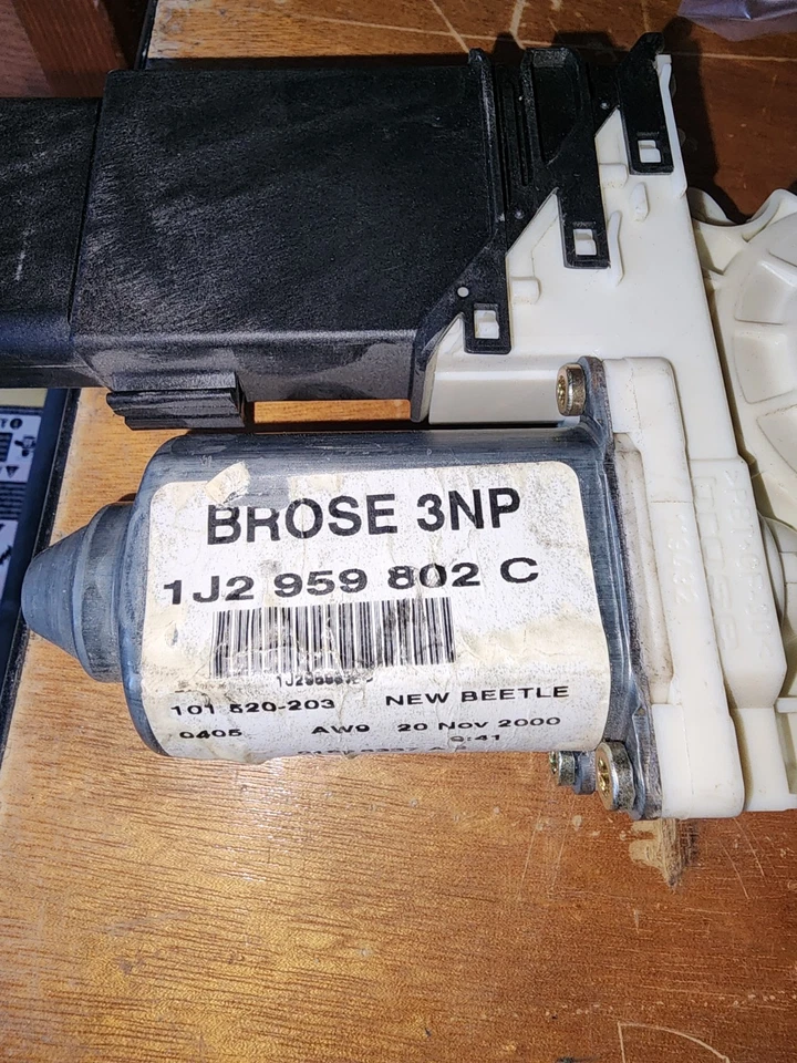 Volkswagen Beetle 1998-2002 nuevo motor ventana eléctrica lado del conductor n.º de parte: 1J2 959 802 C Foto 3 de 3