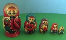 VINTAGE  RUSSIAN MATRYOSHKA WOODEN  NESTING DOLLS 4.25” HAND PAINTED SET OF 5
