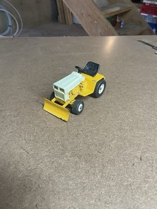 1/16 Scale Cub Cadet 129 With Blade
