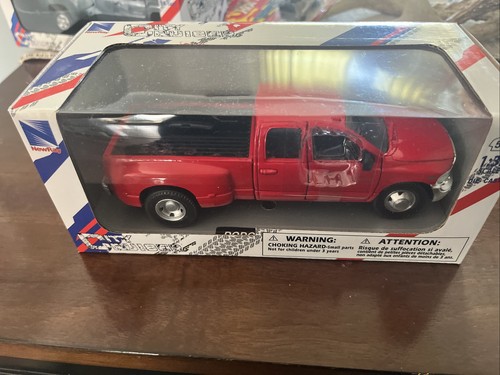 Dodge RAM 3500 Pickup Truck 1:32 Diecast Red Crew Cab Dually