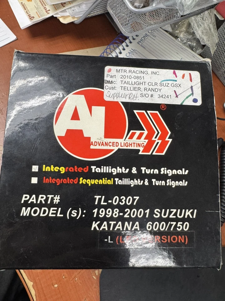 Luz trasera transparente integrada 98-01 Suzuki Katana 600/750 nueva Foto 3 de 4