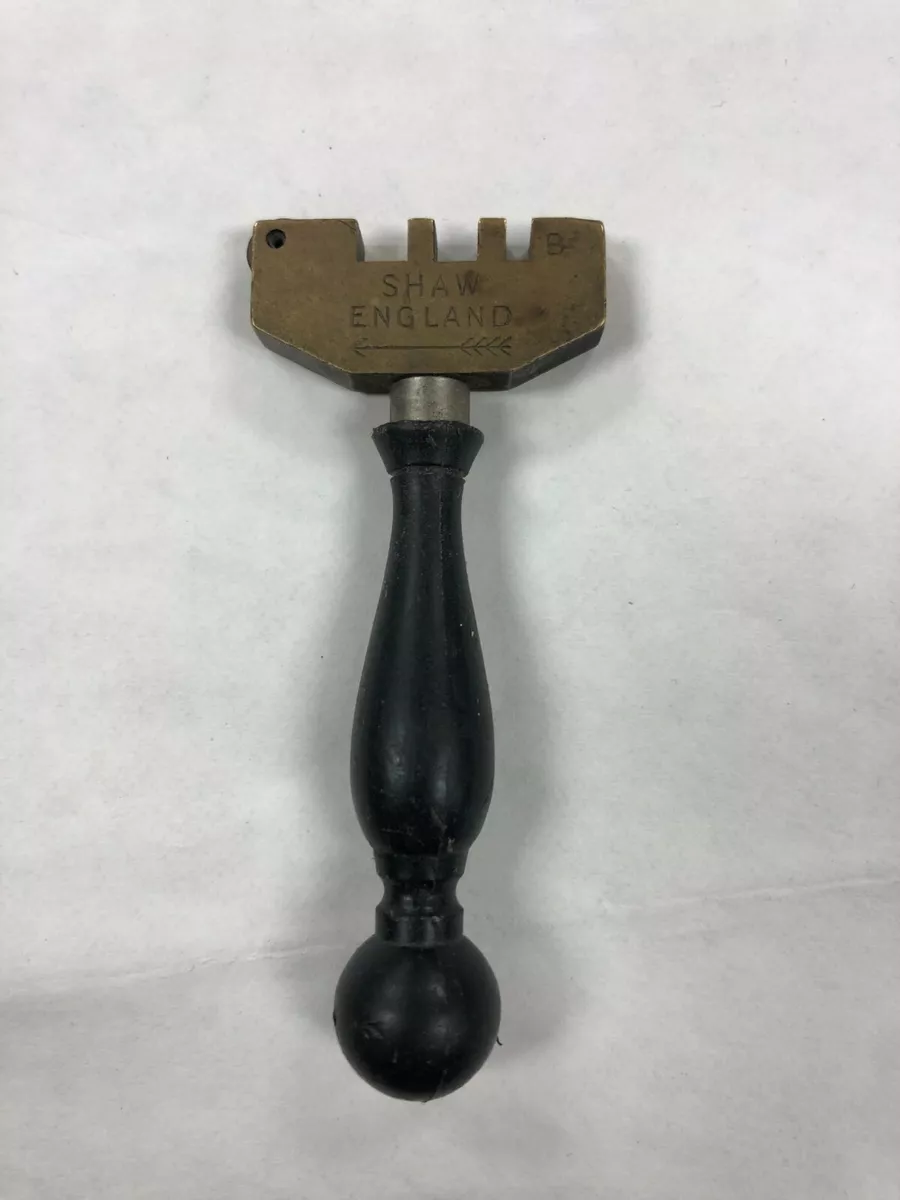 SHAW GLASS CUTTER MADE IN ENGLAND