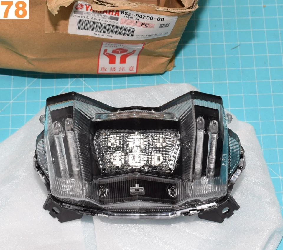 feu arrière d'origine YAMAHA BS2-84700-00 pour MT-09 de 2017/2020 neuf - Photo 1/1