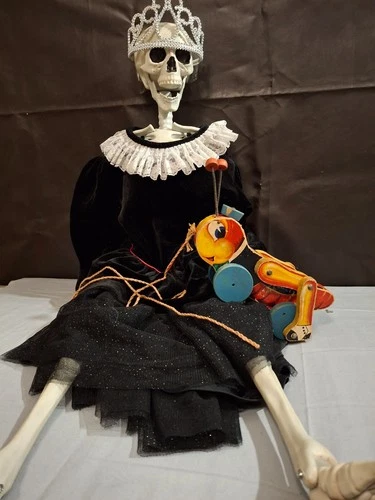 Vintage Fisher Price Kriss Kricket #678 Pull Toy USA Wooden Cricket Grasshopper