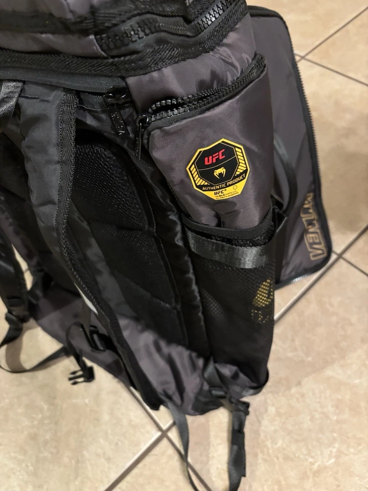 Mochila Oficial UFC Venom Fight Kit Foto 3 de 4