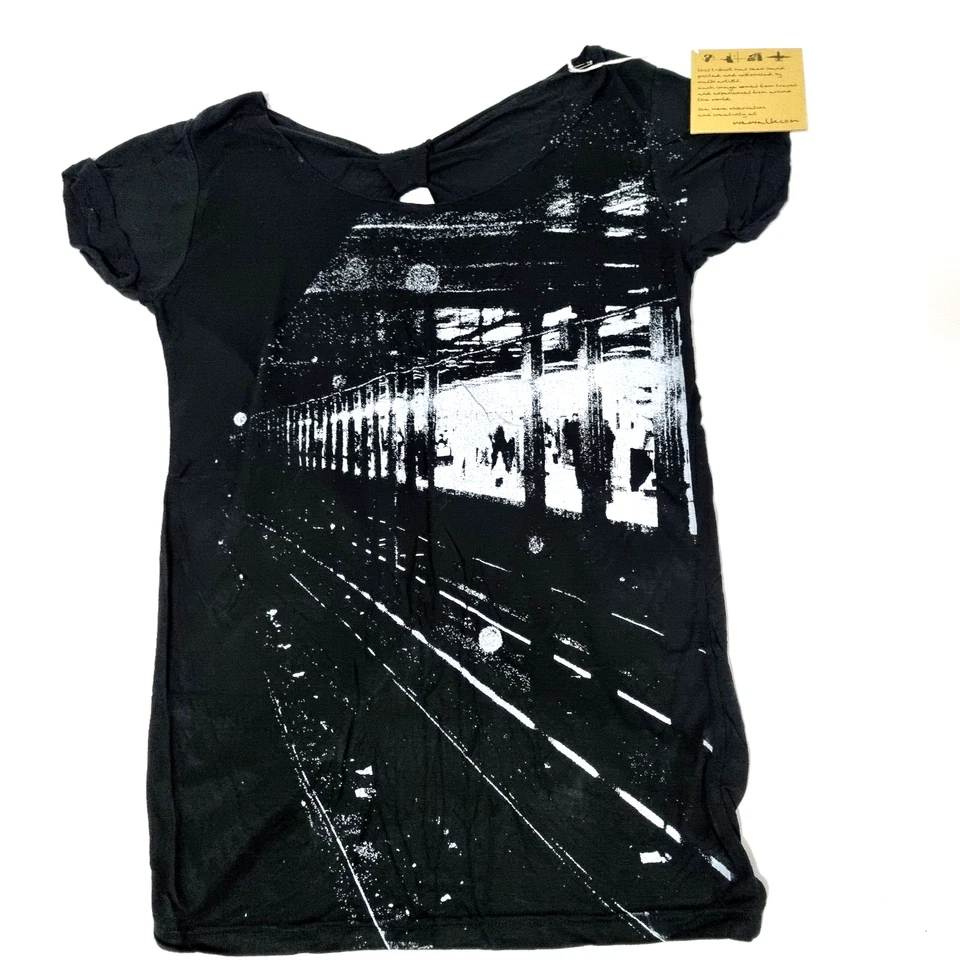 We Walk 2 Knot Top Metro Black White Hand Printed Art Women Size S R$59