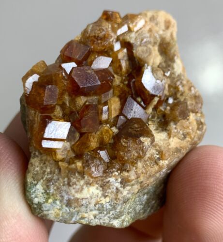 55 grammes magnifique spécimen de cristaux de grenat couleur fanta - Photo 1 sur 7