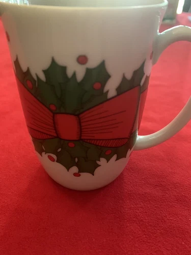 Fitz Floyd Holly Wreath Mug 1976 Christmas Holiday Bow Berries