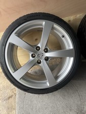 X1 Porsche Macan S Rear Wheel 18x9j With Tyre 1 Months Old