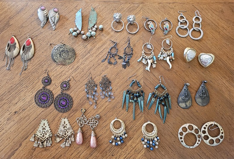 Huge Lot Of Vintage Womens Earrings 18 Pairs (Pre-owned