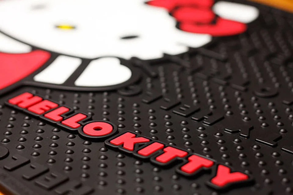 Juego de 4 alfombrillas de goma Hello Kitty delanteras traseras para auto camión nuevas para Ford Foto 2 de 4