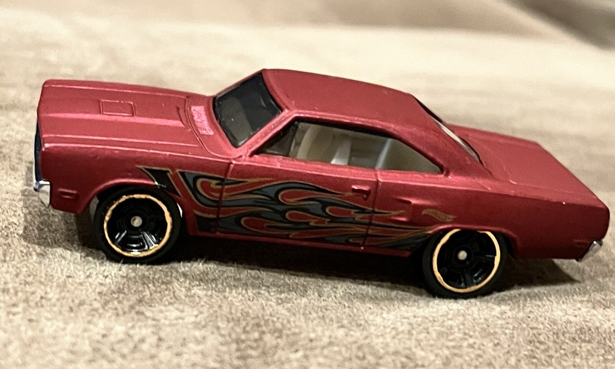 ミニカー Hot Wheels 70 Plymouth Road Runner s-l1200.jpg