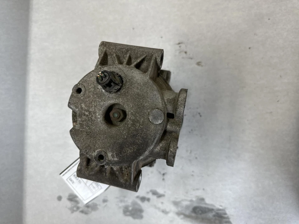 Compresor de aire acondicionado usado se adapta a: Chevrolet Suburban 2500 1999 grado C Foto 2 de 4