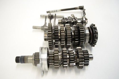2006 TRIUMPH DAYTONA 675 GEAR BOX - Picture 3 of 8