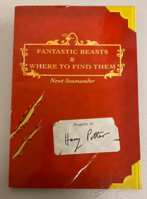 FANTASTIC BEASTS & WHERE TO FIND THEM 2001 SCHOLASTIC INC. PAPERBACK