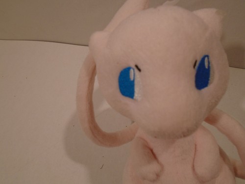 2017 Pokemon Nintendo MEW 9."including tail Plush Figure TOMY fabric tags - Picture 6 of 6