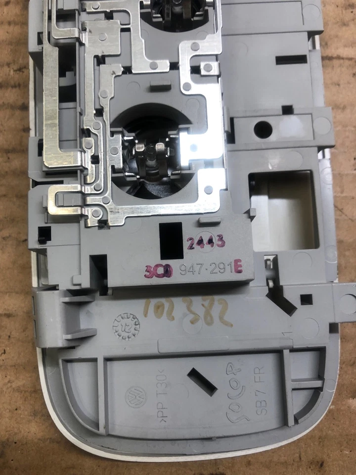 Luz de lectura cúpula trasera Volkswagen CC 2013-2017 3C0947291E Foto 4 de 4