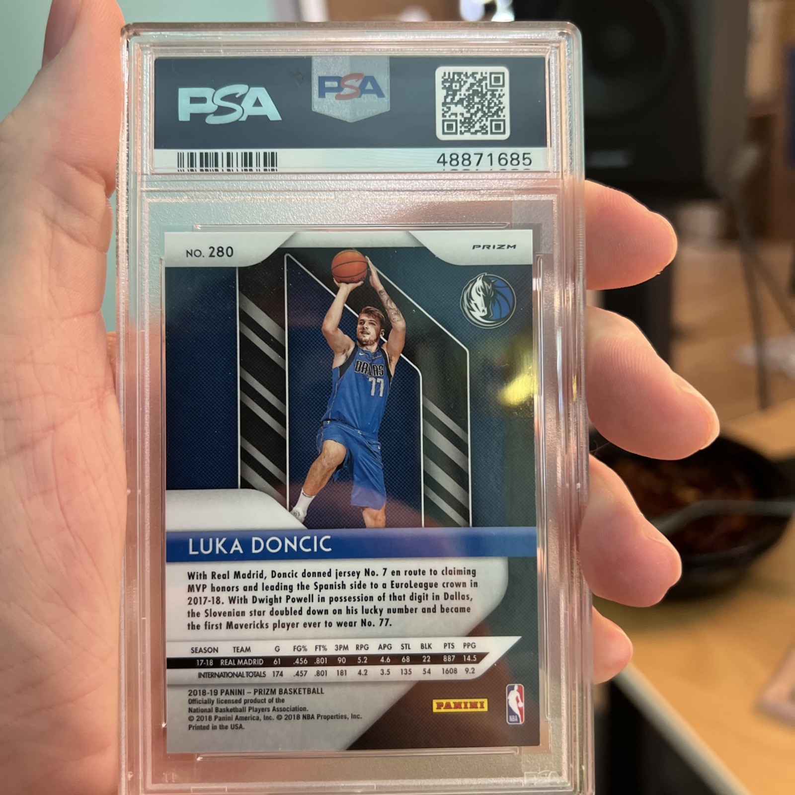 2018-19 Panini Prizm Luka Doncic Green #280 (RC) PSA 9 view 2